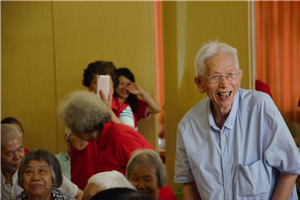 走进福利院，情暖老人心——皇家国际供应链公益行