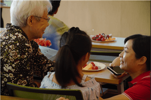 走进福利院，情暖老人心——皇家国际供应链公益行