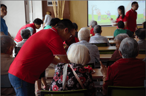 走进福利院，情暖老人心——皇家国际供应链公益行