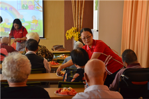 走进福利院，情暖老人心——皇家国际供应链公益行